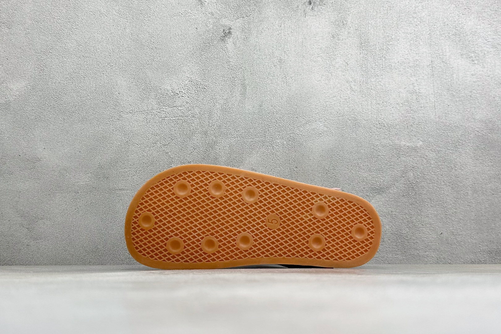 HY版Adidas originals Adimule 阿迪舒适百搭 防磨包头一脚蹬拖鞋 货号：jp-8731 尺码：3
