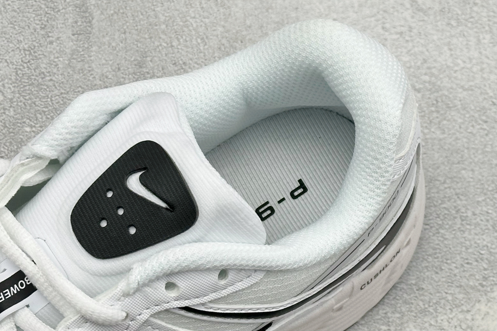 NIKE P-9000 复古休闲 耐克 低帮休闲城市通勤跑步鞋 货号: JA6971-101 尺码: 36-45没半码 