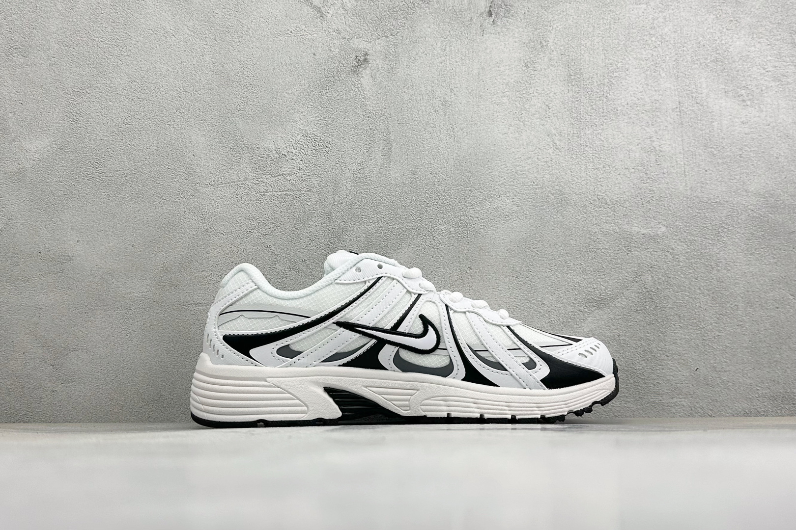 NIKE P-9000 复古休闲 耐克 低帮休闲城市通勤跑步鞋 货号: JA6971-101 尺码: 36-45没半码 