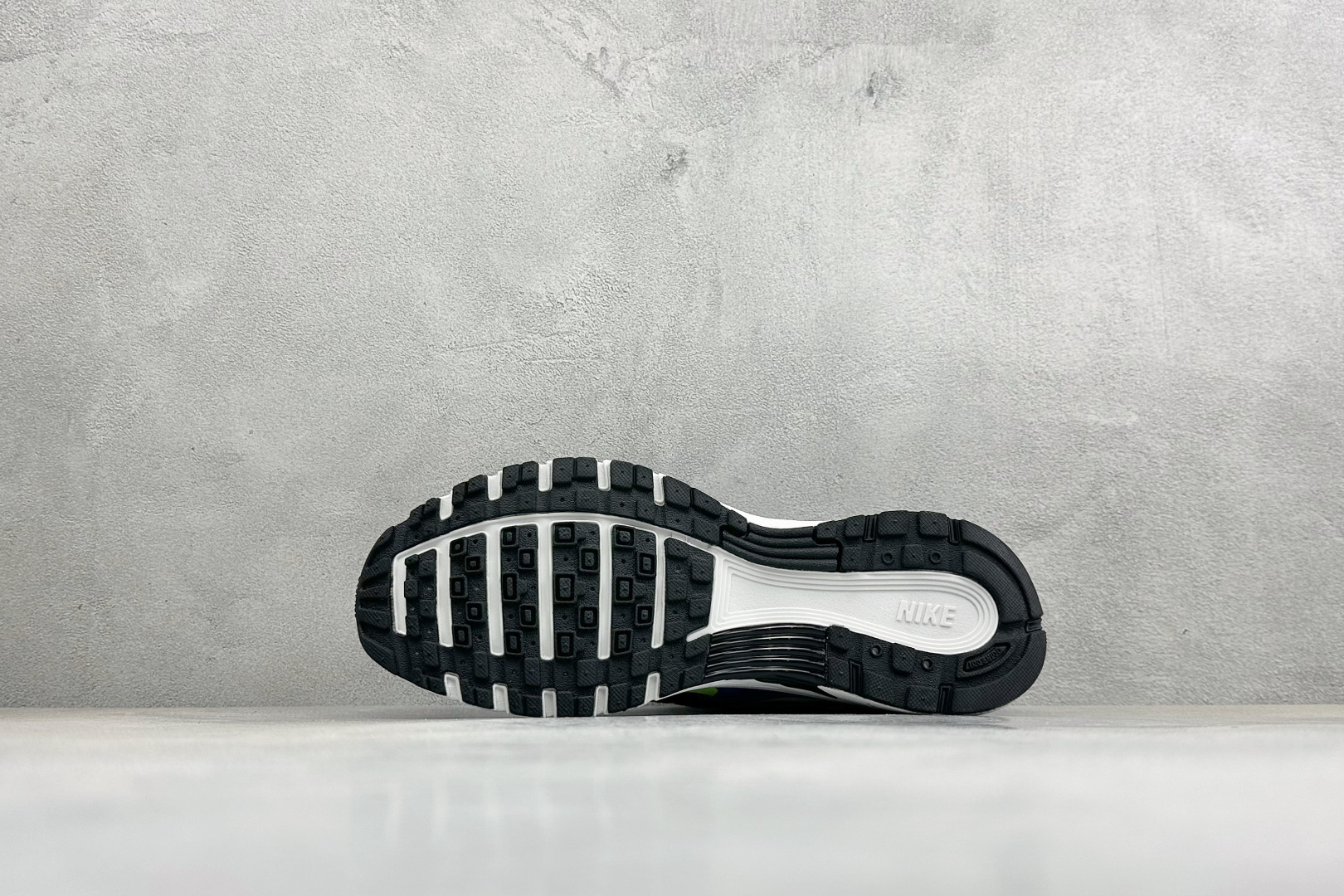 NIKE P-9000 复古休闲 耐克 低帮休闲城市通勤跑步鞋 货号: IZ4751-005 尺码: 36-45没半码 