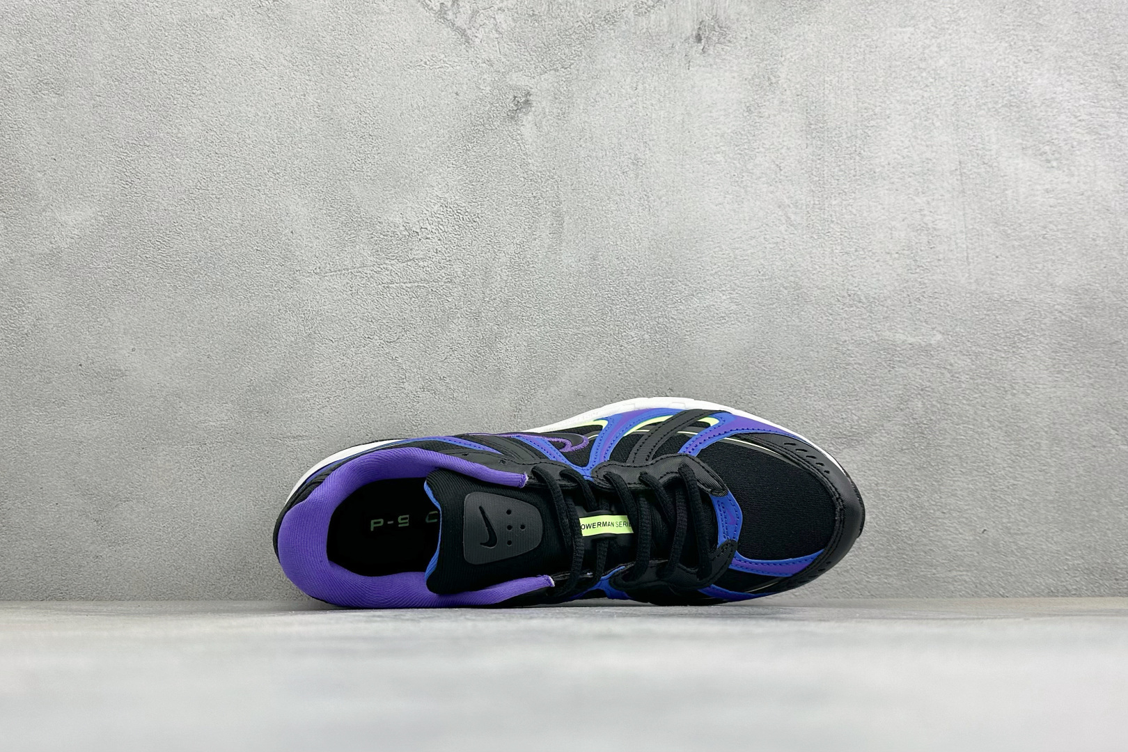 NIKE P-9000 复古休闲 耐克 低帮休闲城市通勤跑步鞋 货号: IZ4751-005 尺码: 36-45没半码 