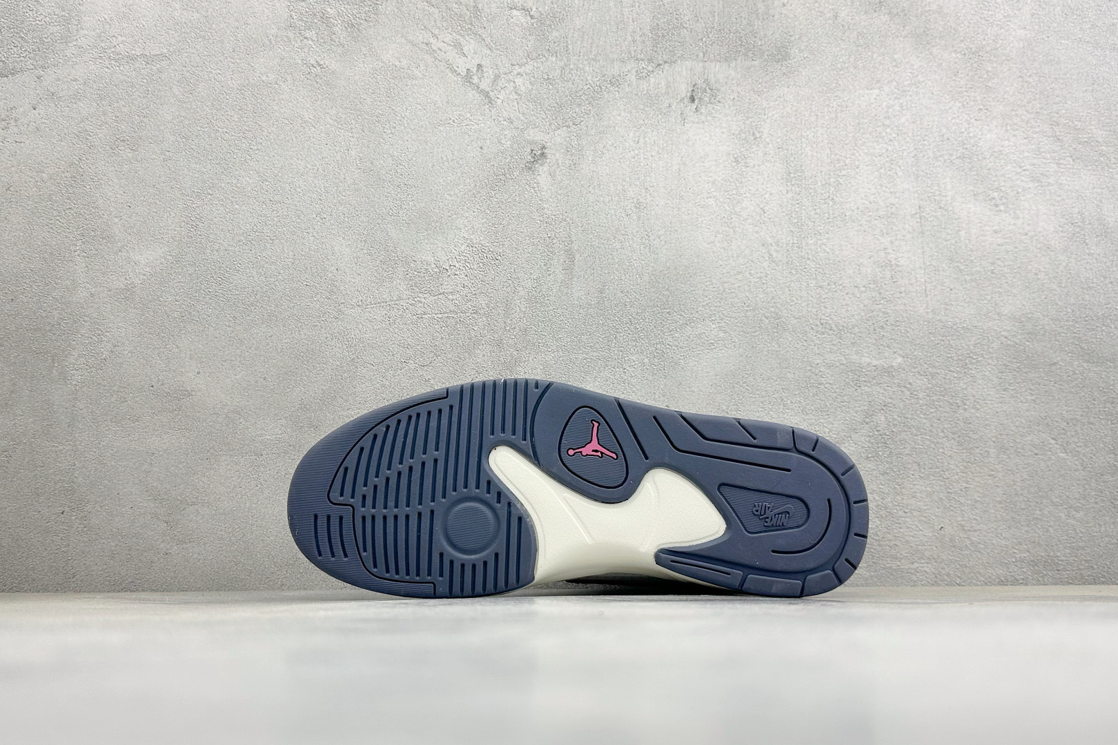 Nike Jordan Stadium 90 系列低帮复古运动篮球鞋 Jordan 又出「合体鞋」！ 原楦原纸板开发版型