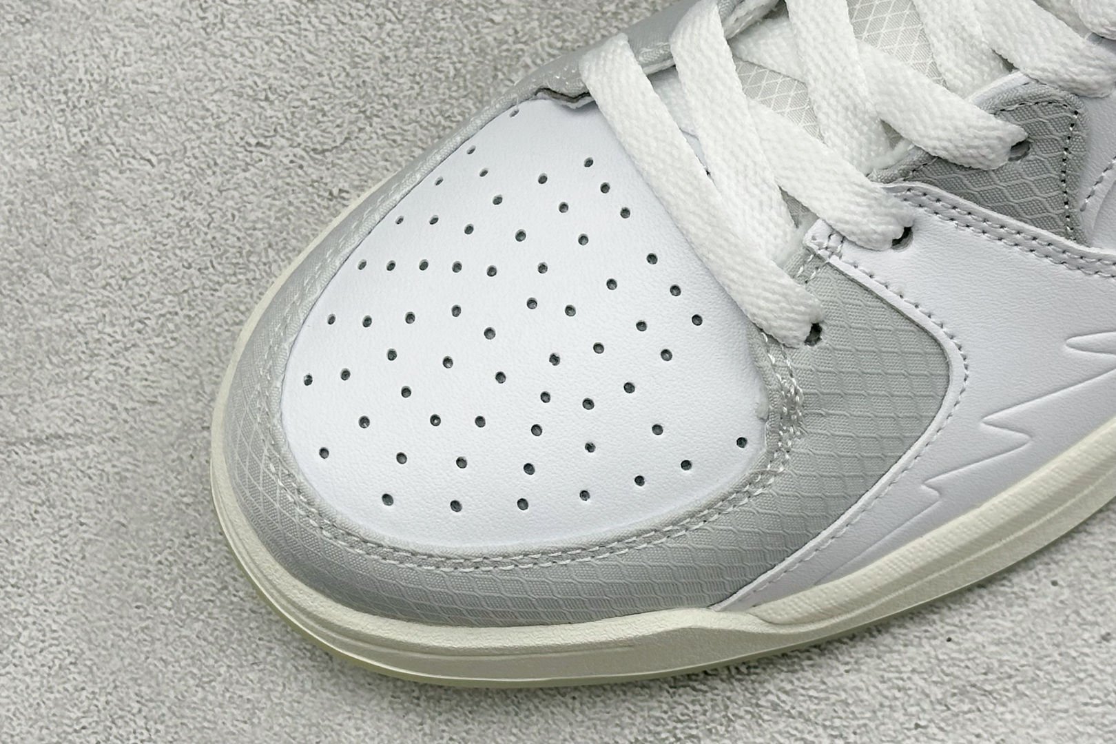 Nike Jordan Stadium 90 系列低帮复古运动篮球鞋 Jordan 又出「合体鞋」! 原楦原纸板开发版型 Nike Jordan Stadium 90 系列低帮复古运动篮球鞋 Jordan 又出「合体鞋」! 原楦原纸板开发版型