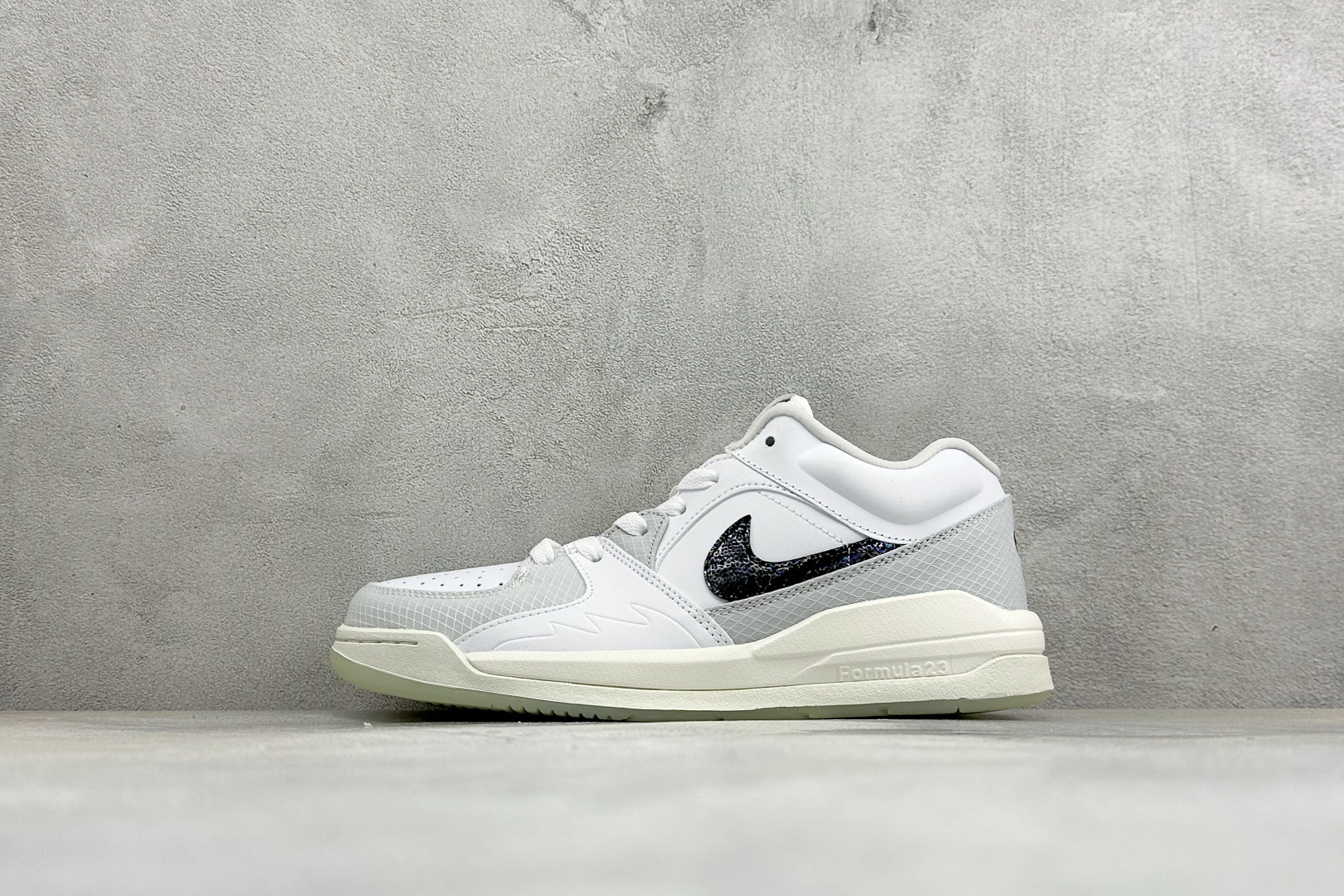 Nike Jordan Stadium 90 系列低帮复古运动篮球鞋 Jordan 又出「合体鞋」！ 原楦原纸板开发版型