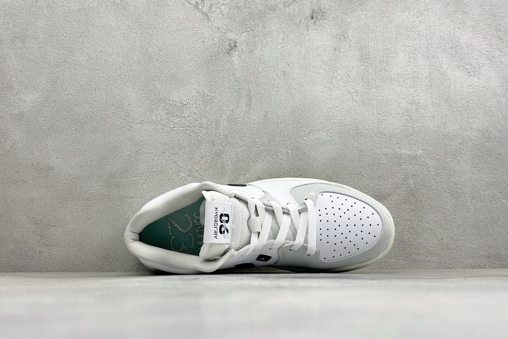 Nike Jordan Stadium 90 系列低帮复古运动篮球鞋 Jordan 又出「合体鞋」! 原楦原纸板开发版型 Nike Jordan Stadium 90 系列低帮复古运动篮球鞋 Jordan 又出「合体鞋」! 原楦原纸板开发版型