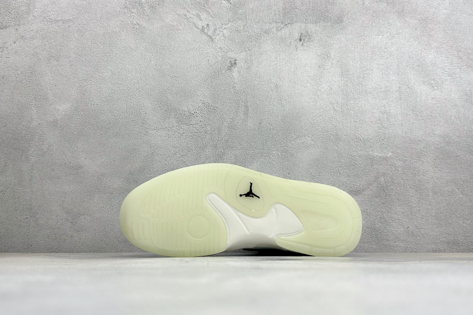Nike Jordan Stadium 90 系列低帮复古运动篮球鞋 Jordan 又出「合体鞋」! 原楦原纸板开发版型 Nike Jordan Stadium 90 系列低帮复古运动篮球鞋 Jordan 又出「合体鞋」! 原楦原纸板开发版型