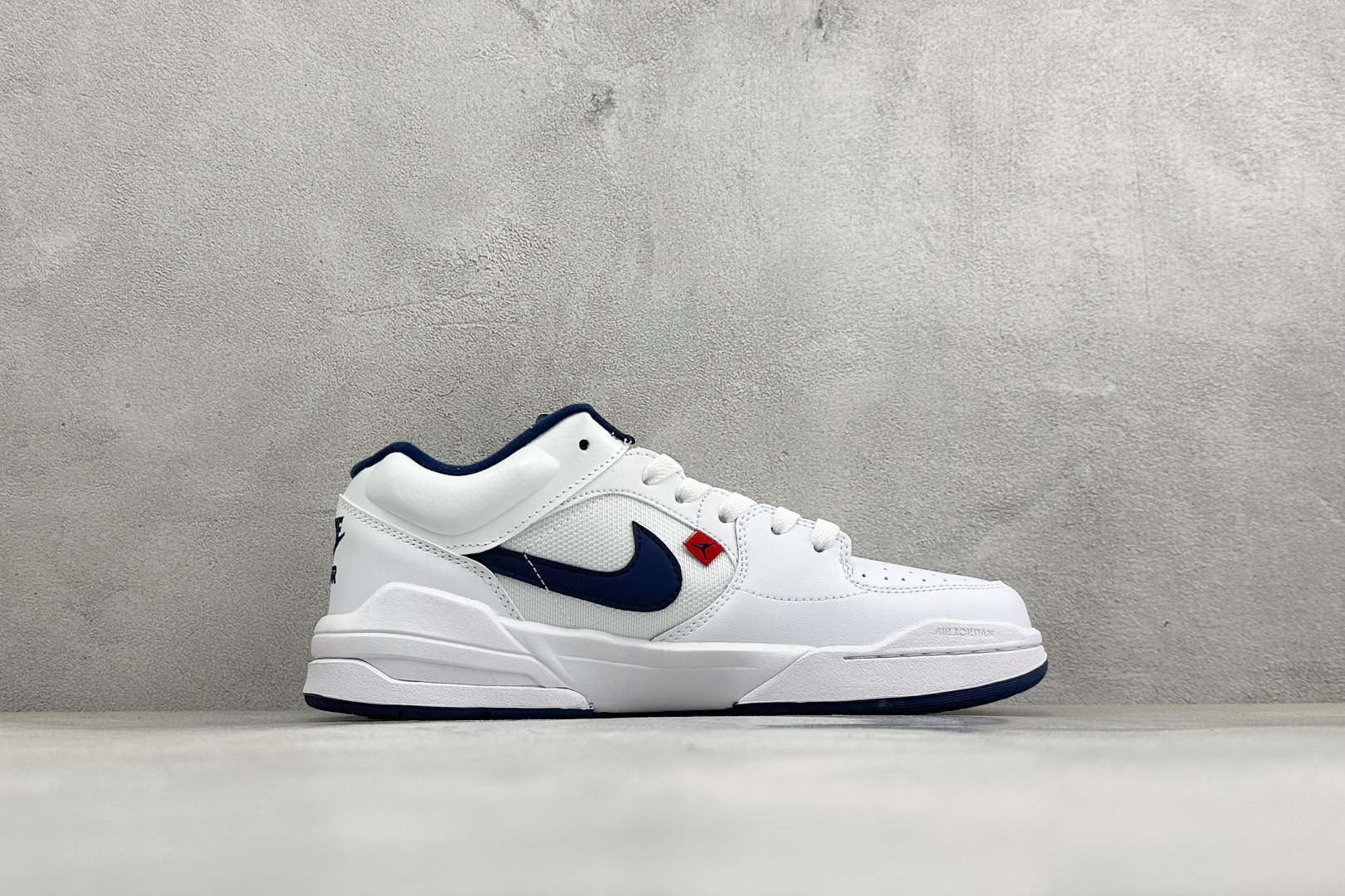 Nike Jordan Stadium 90 系列低帮复古运动篮球鞋 Jordan 又出「合体鞋」！ 原楦原纸板开发版型