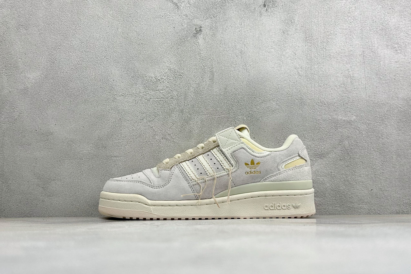 头层福利  Adidas Forum Low CL 84 阿迪达斯 三叶草经典复古低帮运动休闲板鞋 原楦原数据开发 采用