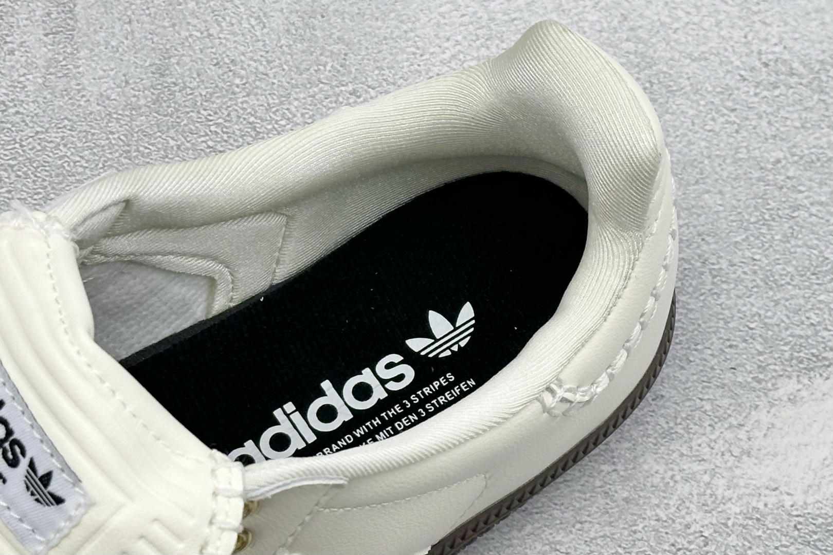 联乘英国设计师品牌Wales Bonner x阿迪达斯 Adidas Originals Samba ClassicSt