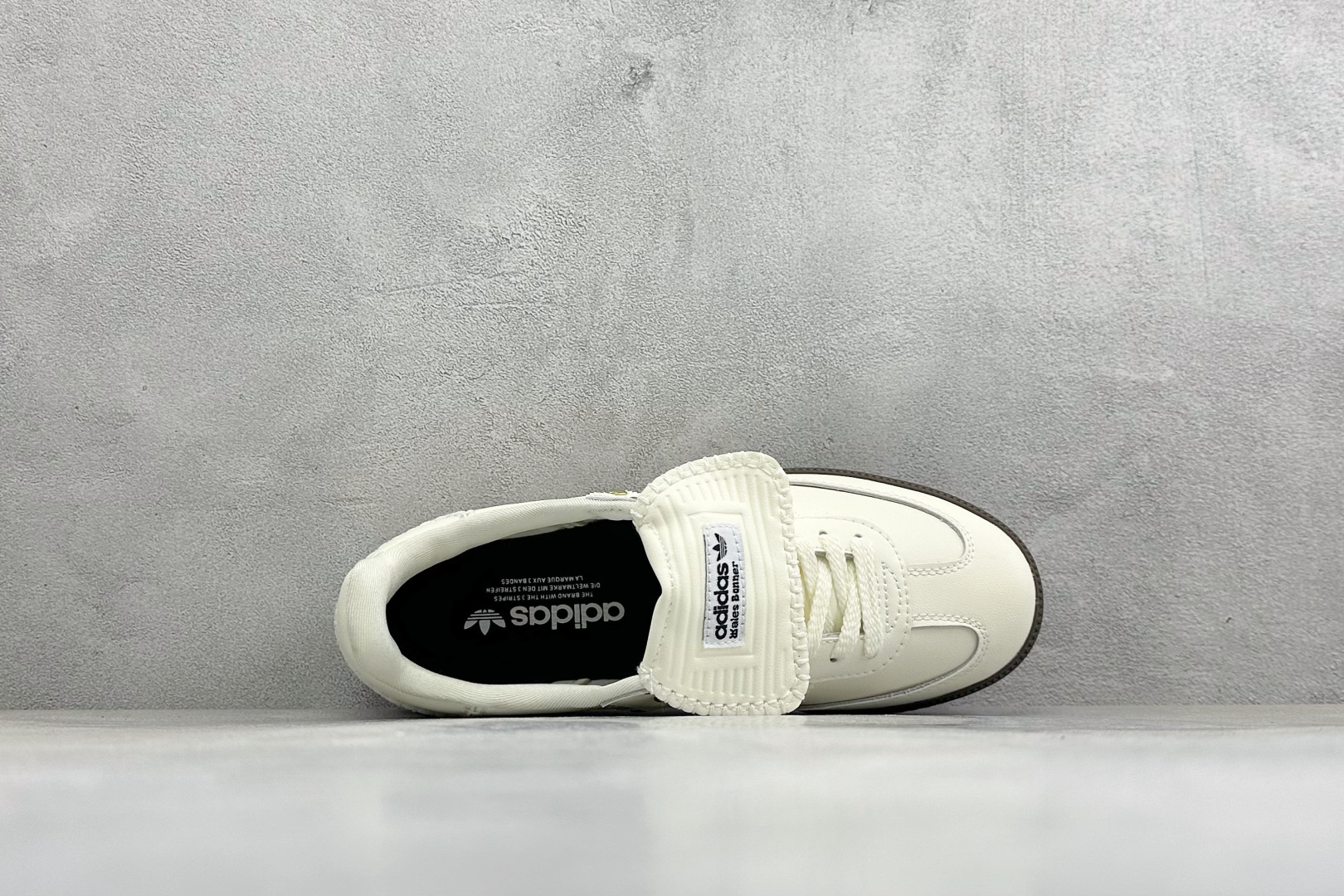 联乘英国设计师品牌Wales Bonner x阿迪达斯 Adidas Originals Samba ClassicSt