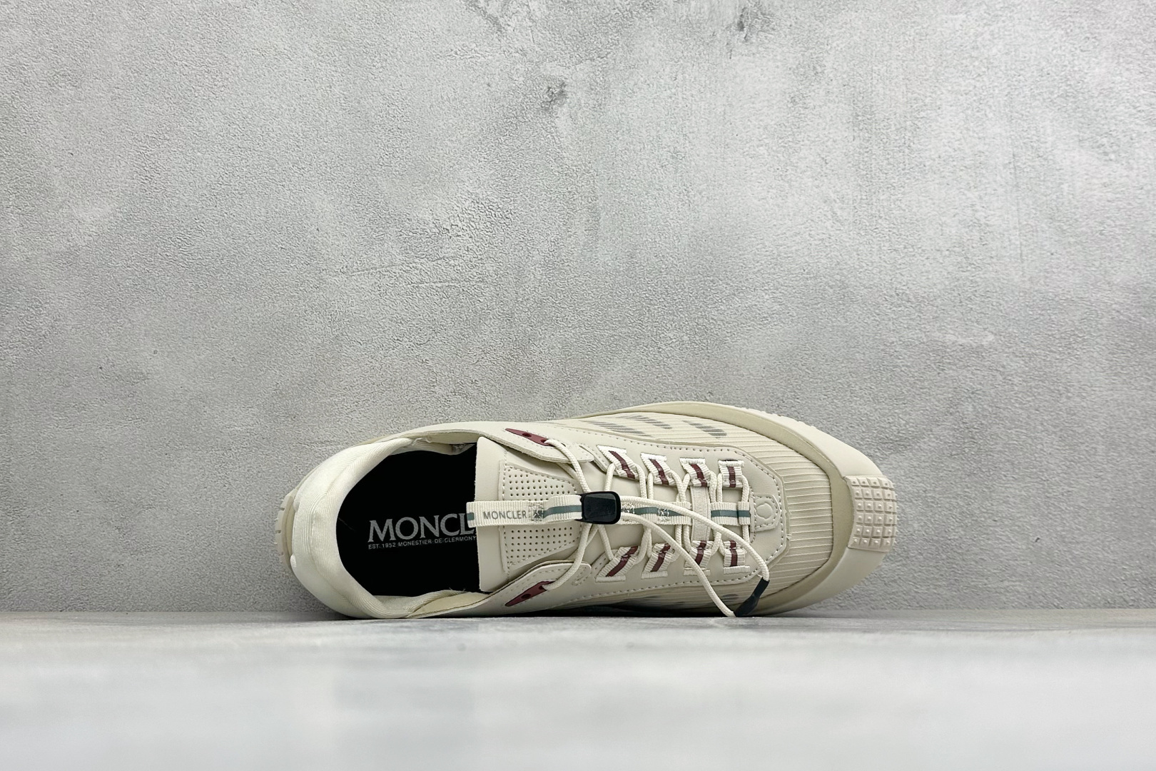 Moncler 蒙口 户外徒步登山鞋 灰网面搭配生胶厚底，复古山系感拉满 透气网布鞋面，加固鞋头防滑颗粒，多色织带鞋带设