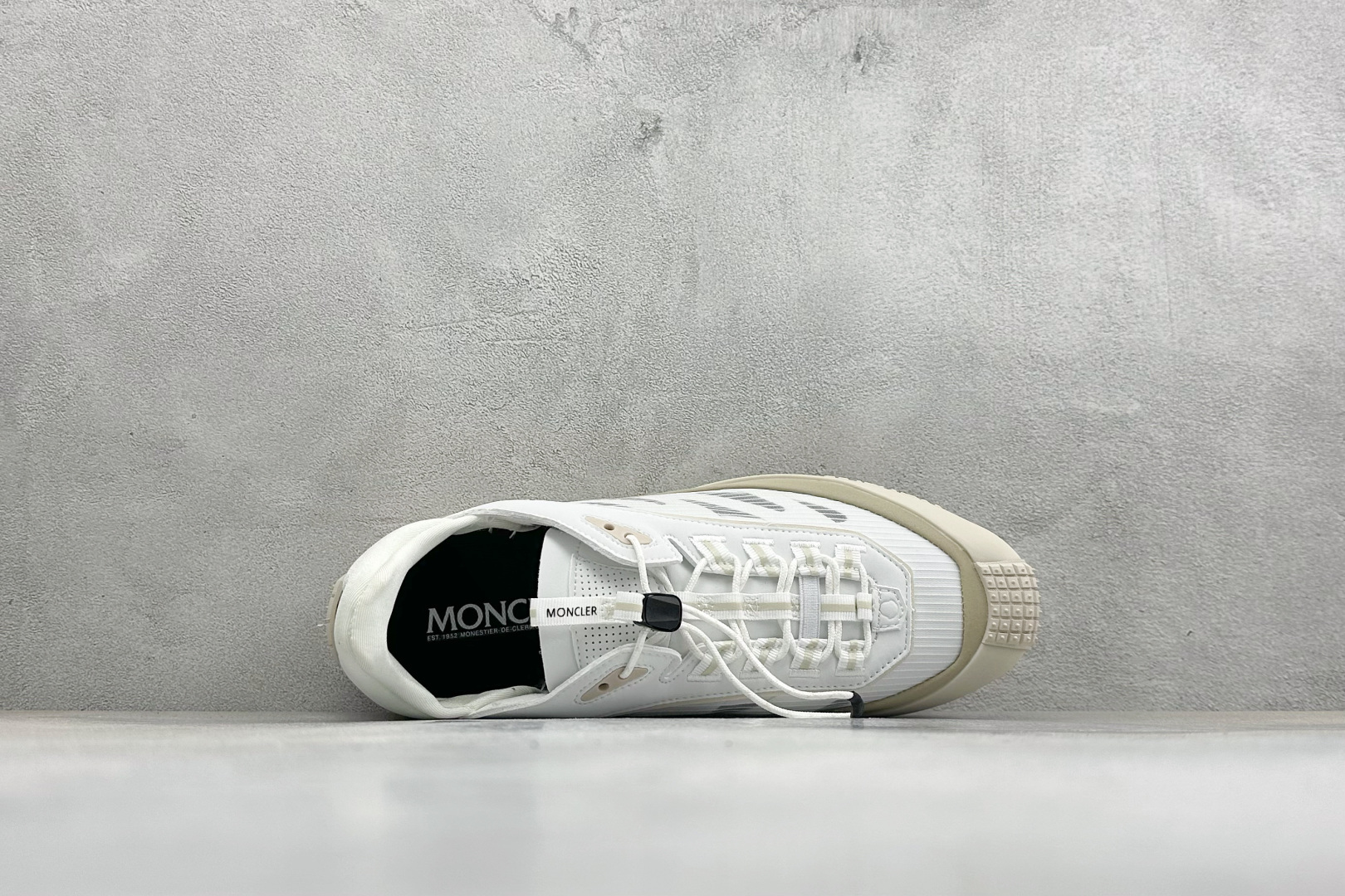 Moncler 蒙口 户外徒步登山鞋 灰网面搭配生胶厚底，复古山系感拉满 透气网布鞋面，加固鞋头防滑颗粒，多色织带鞋带设