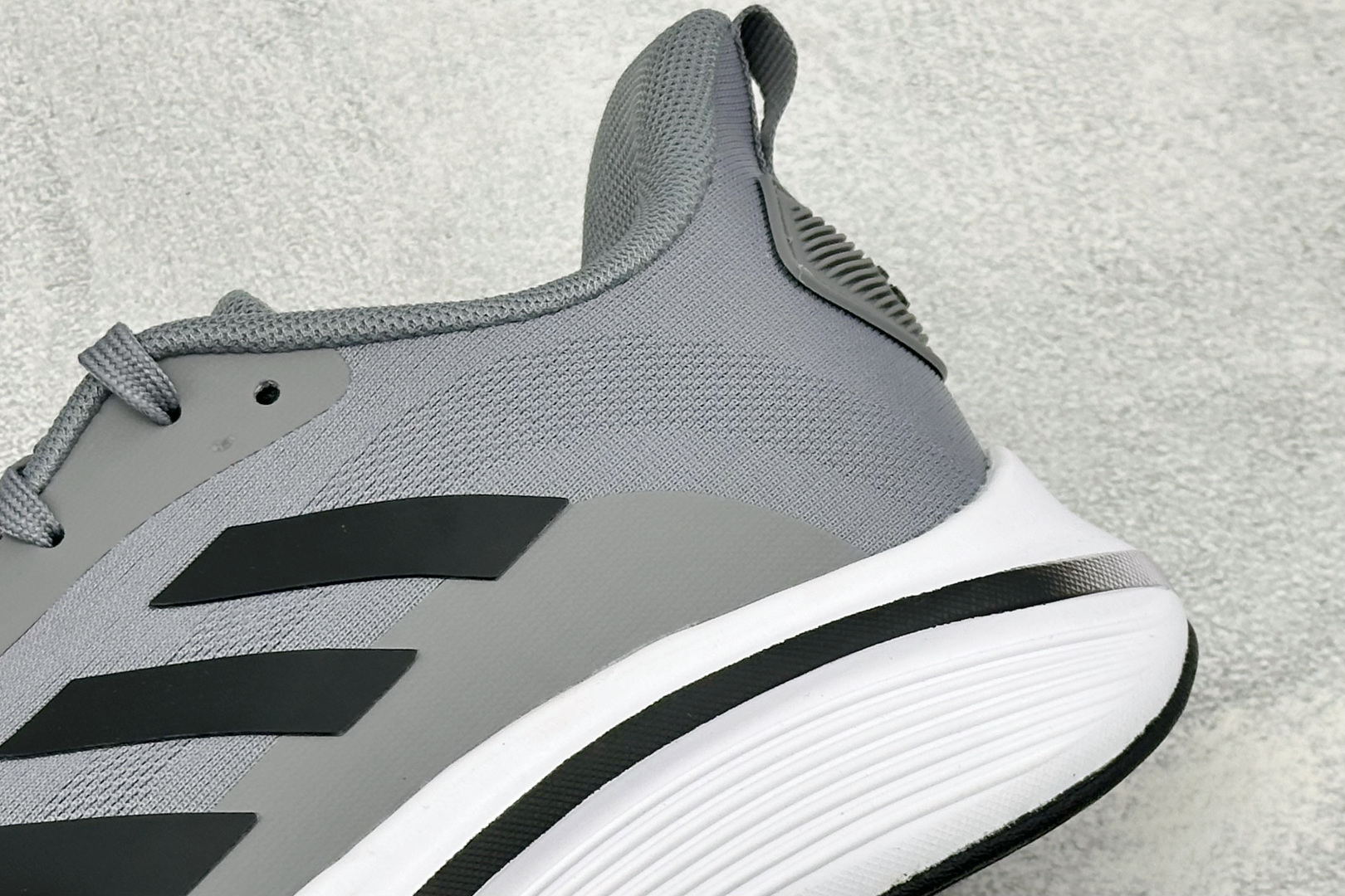 Adidas EQ/RUNNING SHOES 系列复古网面轻量透气跑步鞋 缓震透气 落地轻快高度回弹的脚感 落地稳定性 Adidas EQ/RUNNING SHOES 系列复古网面轻量透气跑步鞋 缓震透气 落地轻快高度回弹的脚感 落地稳定性