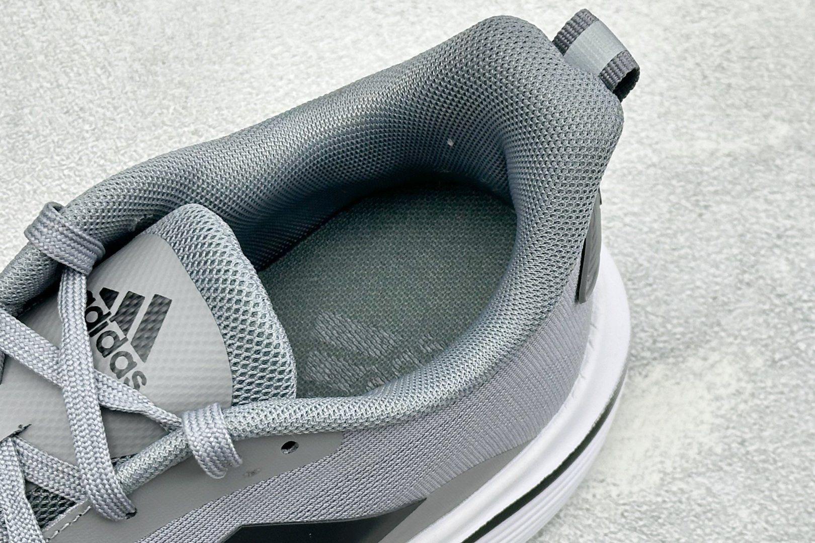 Adidas EQ/RUNNING SHOES 系列复古网面轻量透气跑步鞋 缓震透气 落地轻快高度回弹的脚感 落地稳定性 Adidas EQ/RUNNING SHOES 系列复古网面轻量透气跑步鞋 缓震透气 落地轻快高度回弹的脚感 落地稳定性