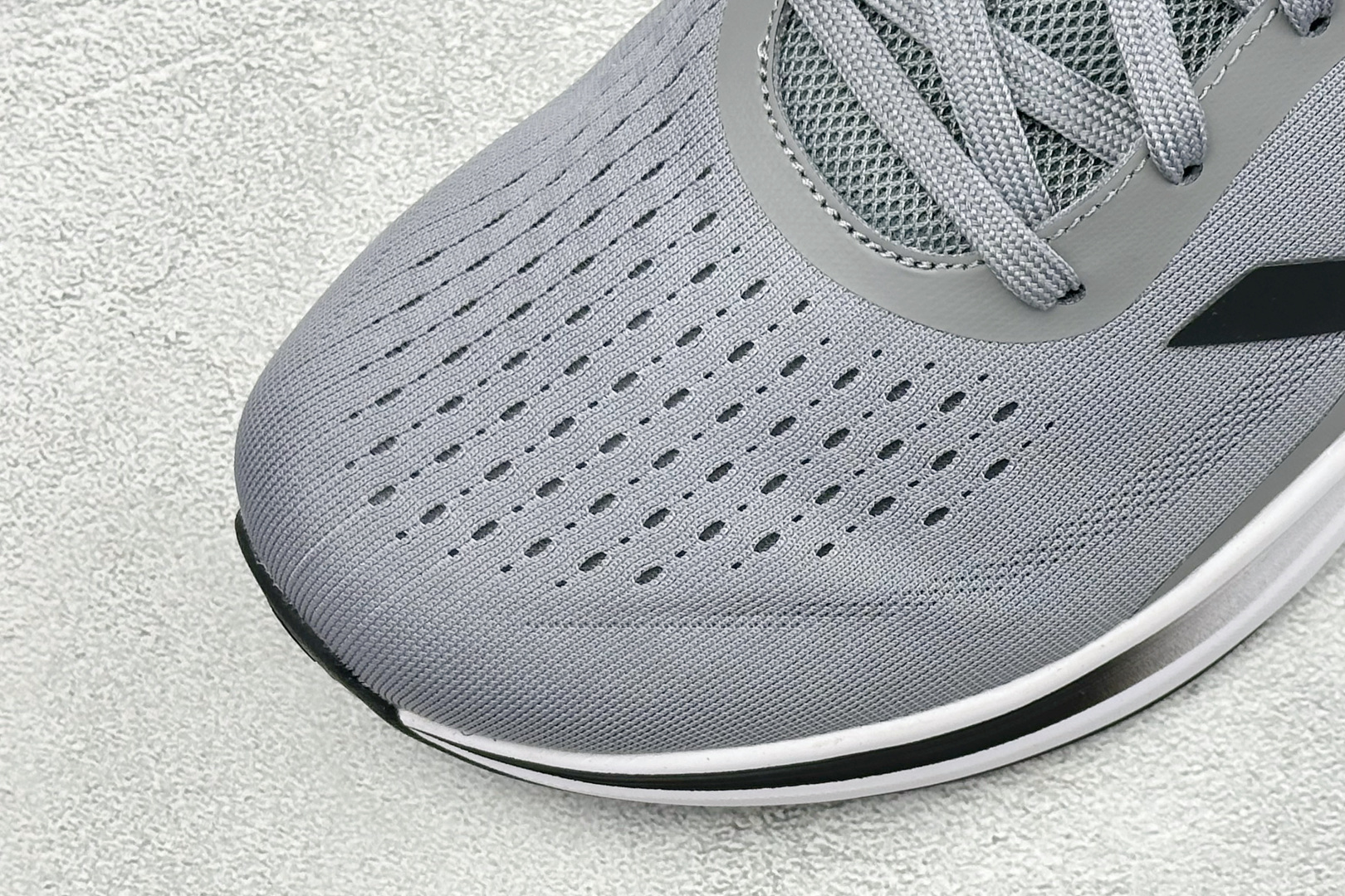 Adidas EQ/RUNNING SHOES 系列复古网面轻量透气跑步鞋 缓震透气 落地轻快高度回弹的脚感 落地稳定性 Adidas EQ/RUNNING SHOES 系列复古网面轻量透气跑步鞋 缓震透气 落地轻快高度回弹的脚感 落地稳定性