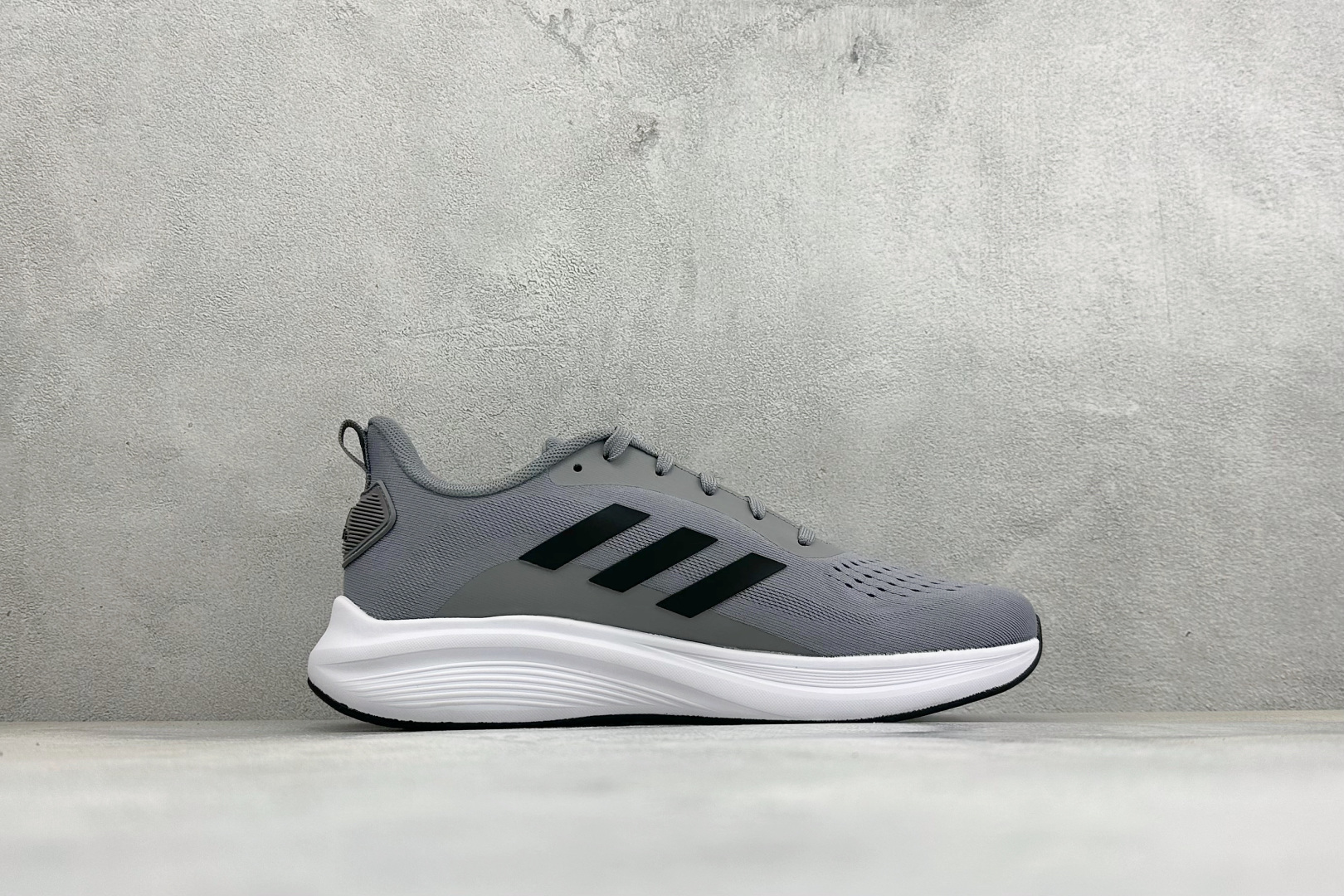 Adidas EQ/RUNNING SHOES 系列复古网面轻量透气跑步鞋 缓震透气 落地轻快高度回弹的脚感 落地稳定性 Adidas EQ/RUNNING SHOES 系列复古网面轻量透气跑步鞋 缓震透气 落地轻快高度回弹的脚感 落地稳定性
