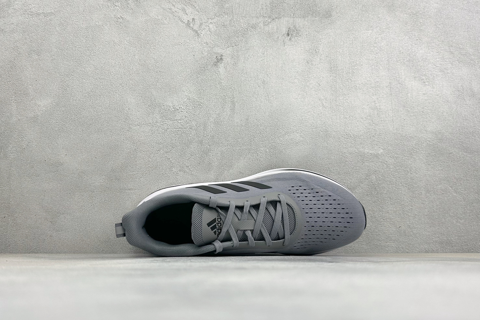 Adidas EQ/RUNNING SHOES 系列复古网面轻量透气跑步鞋 缓震透气 落地轻快高度回弹的脚感 落地稳定性 Adidas EQ/RUNNING SHOES 系列复古网面轻量透气跑步鞋 缓震透气 落地轻快高度回弹的脚感 落地稳定性