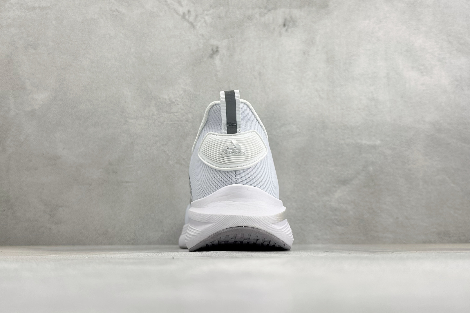 Adidas EQ/RUNNING SHOES 系列复古网面轻量透气跑步鞋 缓震透气 落地轻快高度回弹的脚感 落地稳定性 Adidas EQ/RUNNING SHOES 系列复古网面轻量透气跑步鞋 缓震透气 落地轻快高度回弹的脚感 落地稳定性