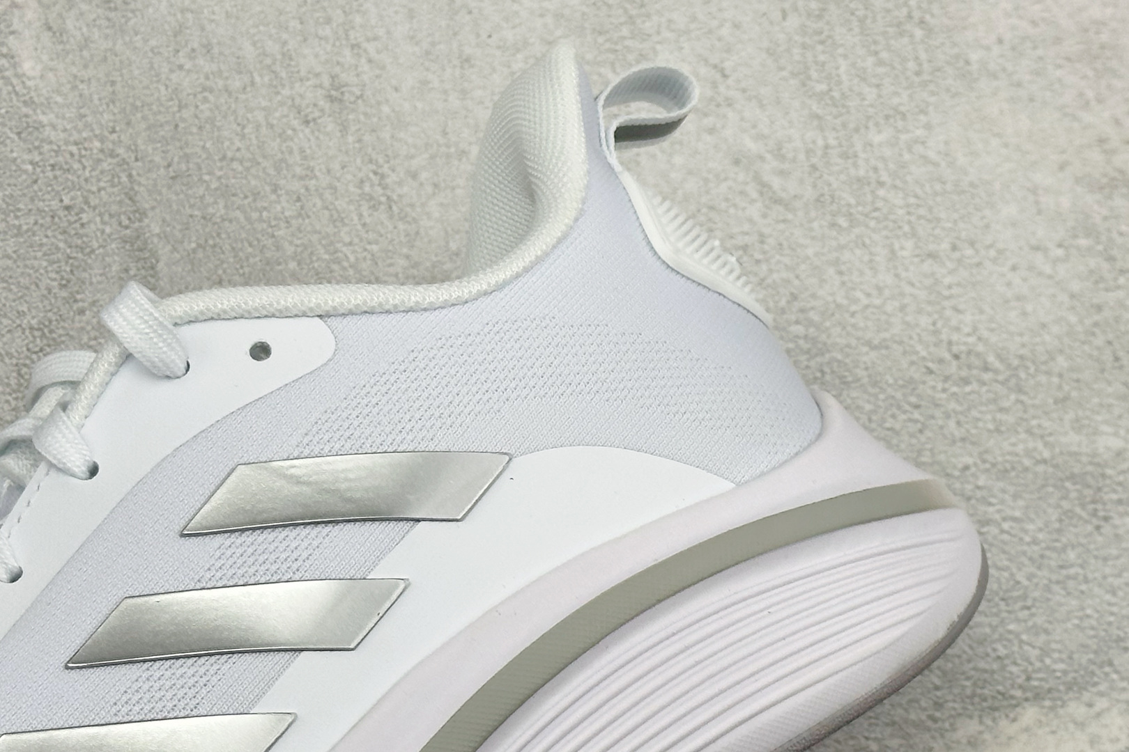 Adidas EQ/RUNNING SHOES 系列复古网面轻量透气跑步鞋 缓震透气 落地轻快高度回弹的脚感 落地稳定性 Adidas EQ/RUNNING SHOES 系列复古网面轻量透气跑步鞋 缓震透气 落地轻快高度回弹的脚感 落地稳定性