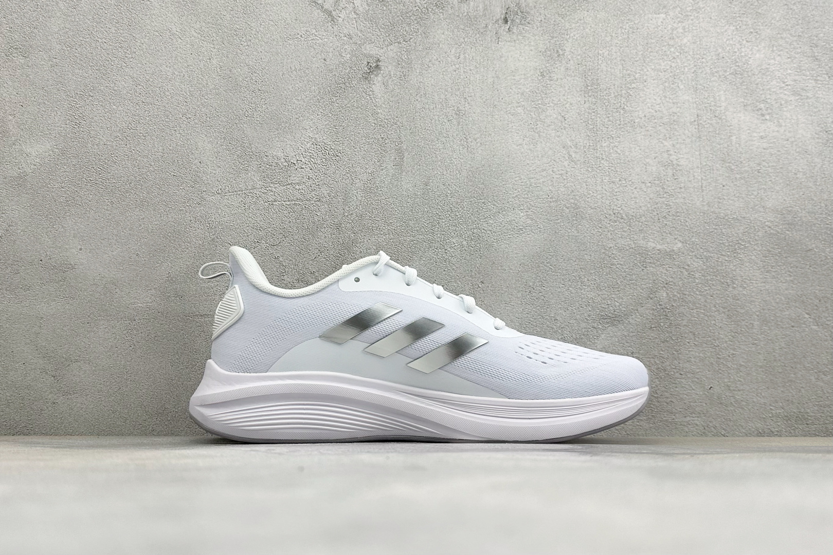 Adidas EQ/RUNNING SHOES 系列复古网面轻量透气跑步鞋 缓震透气 落地轻快高度回弹的脚感 落地稳定性 Adidas EQ/RUNNING SHOES 系列复古网面轻量透气跑步鞋 缓震透气 落地轻快高度回弹的脚感 落地稳定性