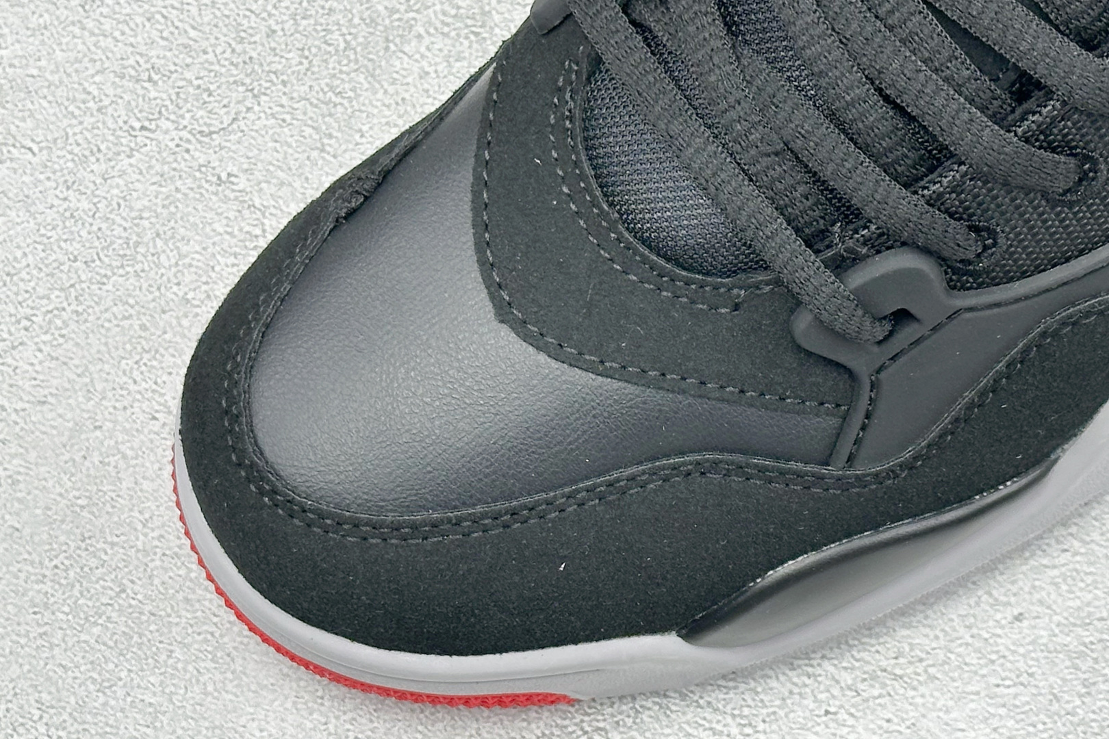 H版Air Jordan 4 RM SP低帮复古篮球鞋 采用了低帮的设计 并保留了众多AJ4的经典元素 鞋身以皮革、麂皮