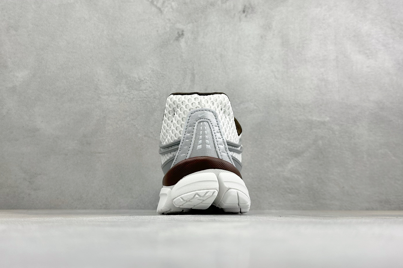 Y版Nike Zoom Skylon 11 舒适柔软透气回弹 复古跑步鞋 网面材质看着很透气 线条的设计很有复古感 分割