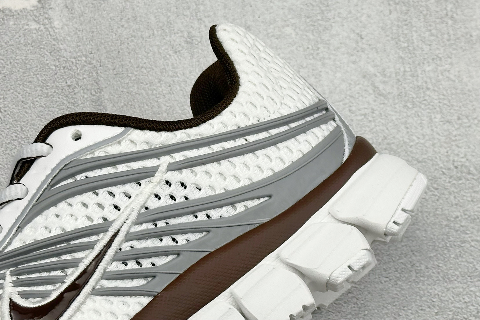 Y版Nike Zoom Skylon 11 舒适柔软透气回弹 复古跑步鞋 网面材质看着很透气 线条的设计很有复古感 分割