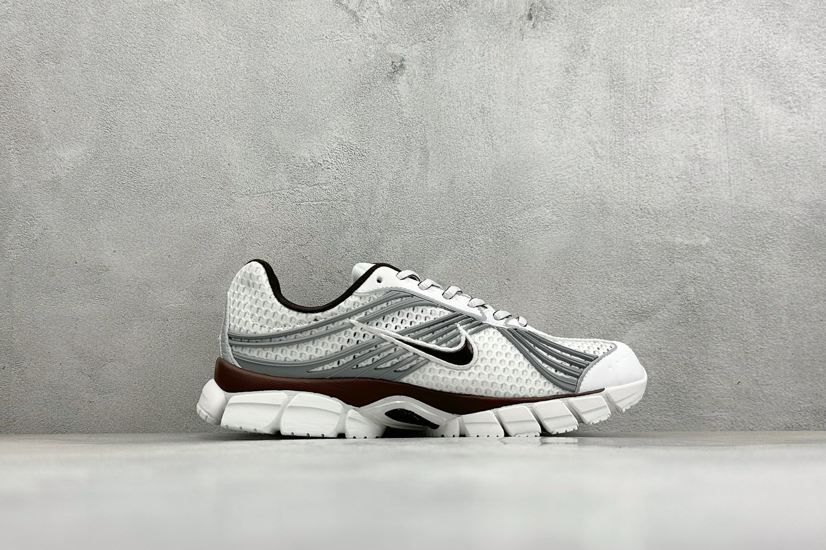 Y版Nike Zoom Skylon 11 舒适柔软透气回弹 复古跑步鞋 网面材质看着很透气 线条的设计很有复古感 分割