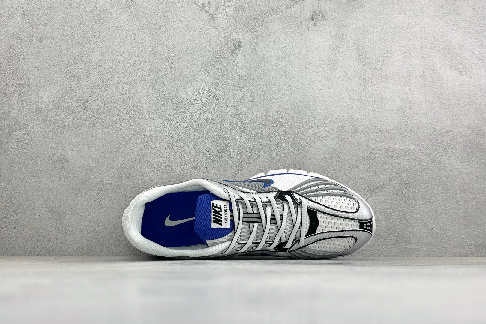 Y版Nike Zoom Skylon 11 舒适柔软透气回弹 复古跑步鞋 网面材质看着很透气 线条的设计很有复古感 分割