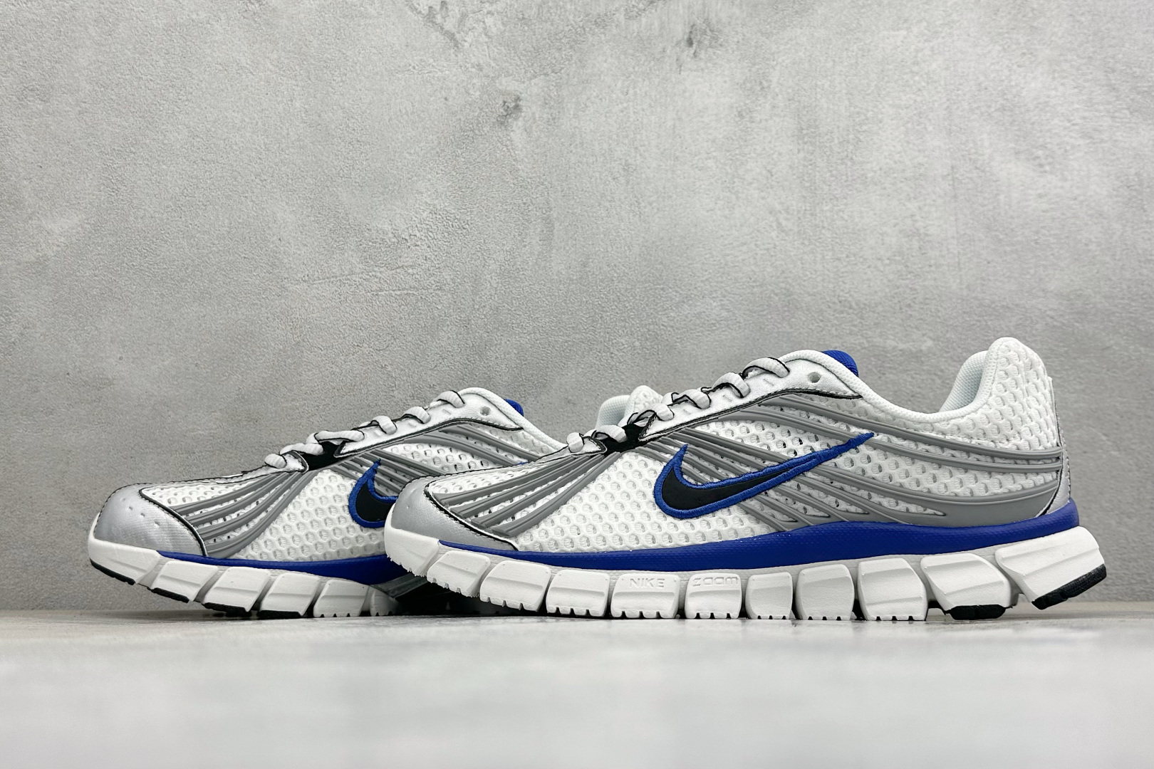 Y版Nike Zoom Skylon 11 舒适柔软透气回弹 复古跑步鞋 网面材质看着很透气 线条的设计很有复古感 分割