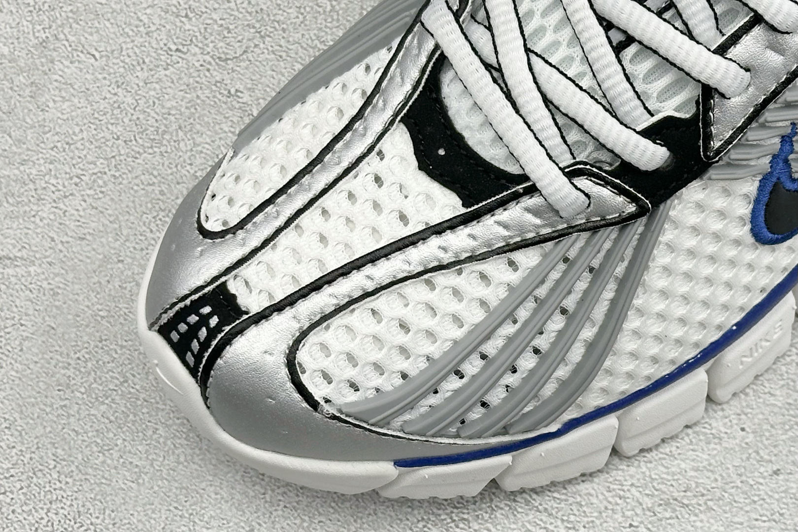 Y版Nike Zoom Skylon 11 舒适柔软透气回弹 复古跑步鞋 网面材质看着很透气 线条的设计很有复古感 分割