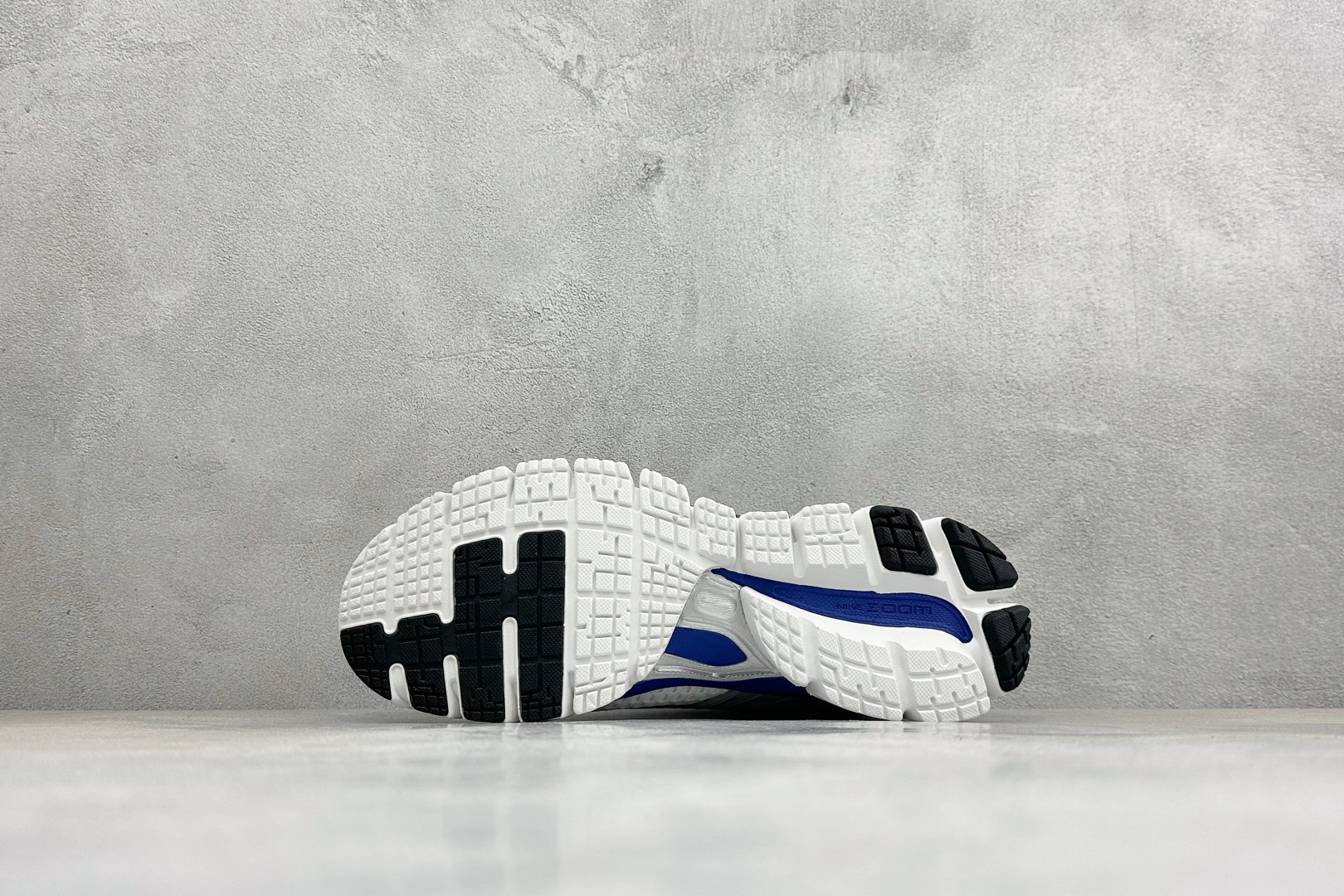 Y版Nike Zoom Skylon 11 舒适柔软透气回弹 复古跑步鞋 网面材质看着很透气 线条的设计很有复古感 分割