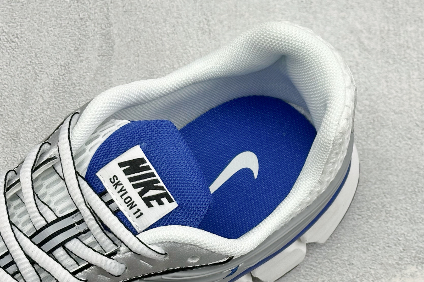 Y版Nike Zoom Skylon 11 舒适柔软透气回弹 复古跑步鞋 网面材质看着很透气 线条的设计很有复古感 分割