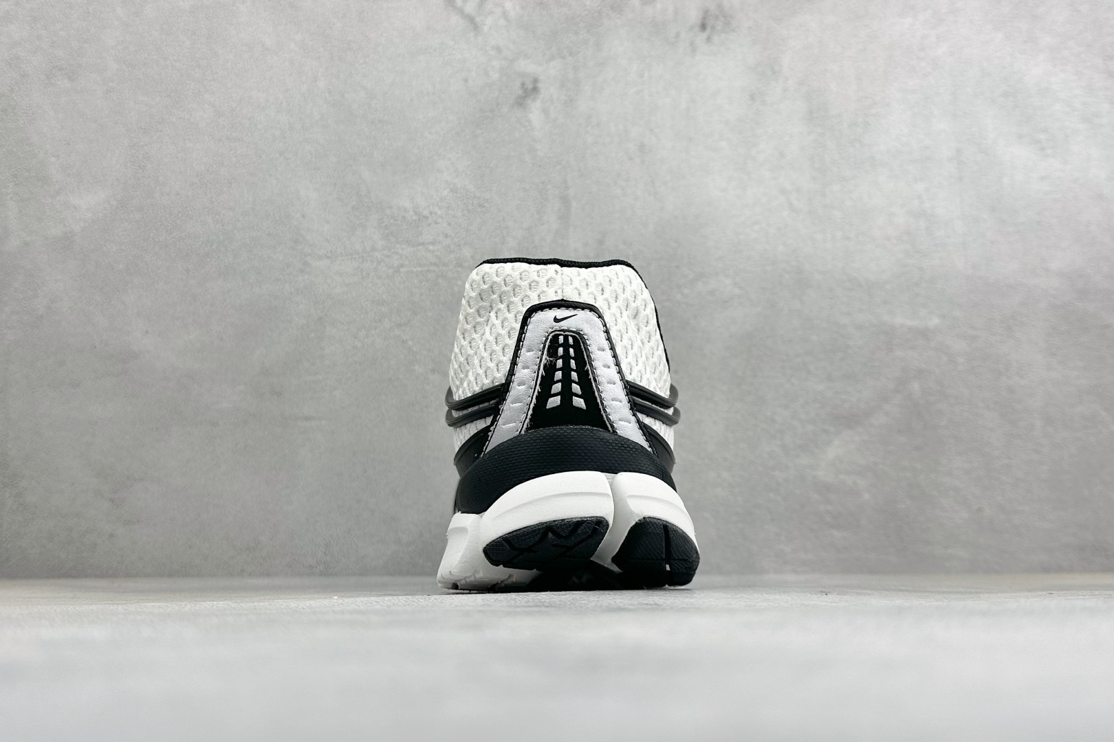 Y版Nike Zoom Skylon 11 舒适柔软透气回弹 复古跑步鞋 网面材质看着很透气 线条的设计很有复古感 分割