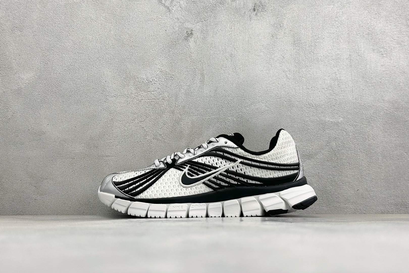 Y版Nike Zoom Skylon 11 舒适柔软透气回弹 复古跑步鞋 网面材质看着很透气 线条的设计很有复古感 分割