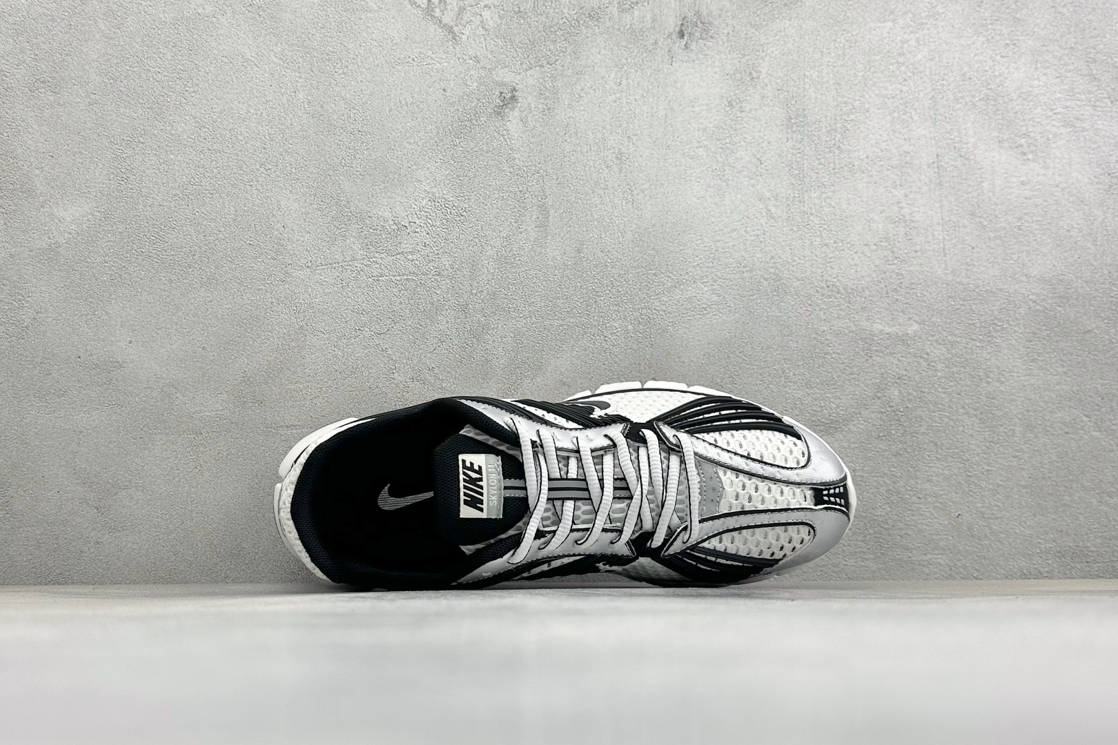 Y版Nike Zoom Skylon 11 舒适柔软透气回弹 复古跑步鞋 网面材质看着很透气 线条的设计很有复古感 分割