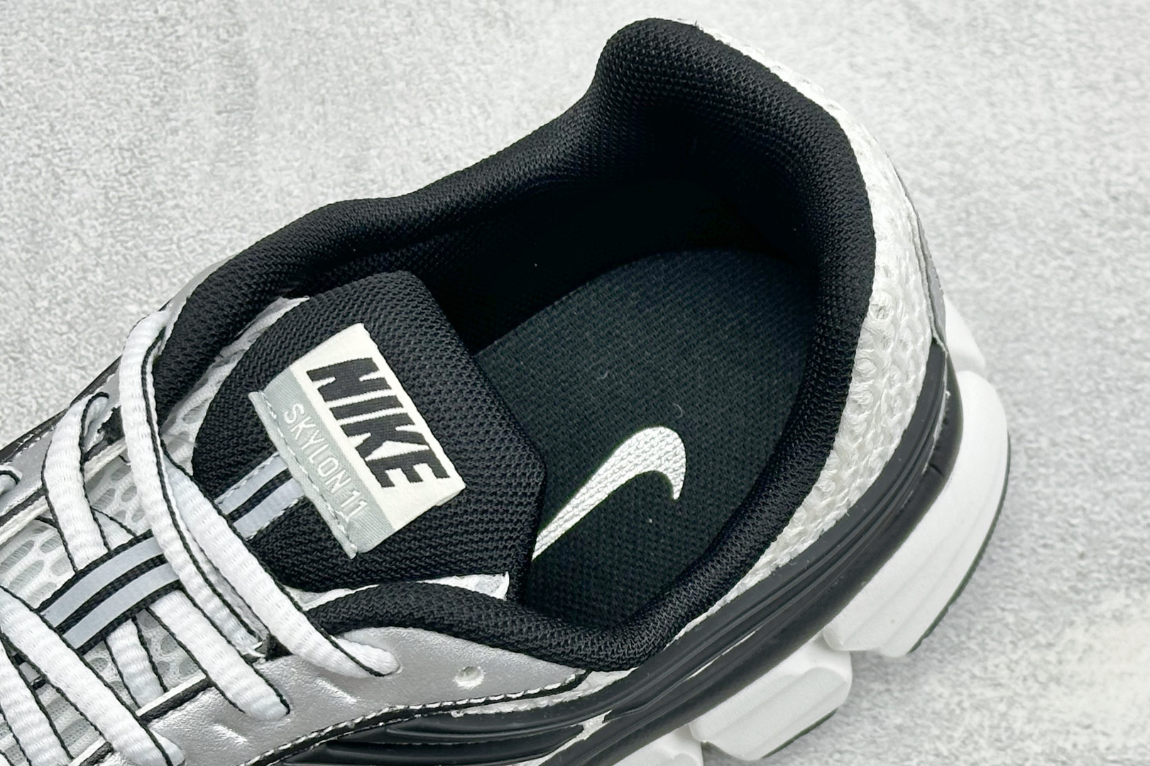 Y版Nike Zoom Skylon 11 舒适柔软透气回弹 复古跑步鞋 网面材质看着很透气 线条的设计很有复古感 分割