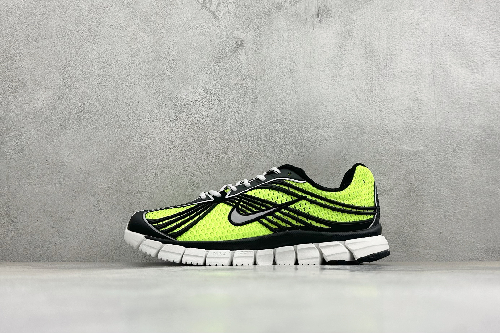 终端放店 Y版Nike Zoom Skylon 11 舒适柔软透气回弹 复古跑步鞋  网面材质看着很透气 线条的设计很有