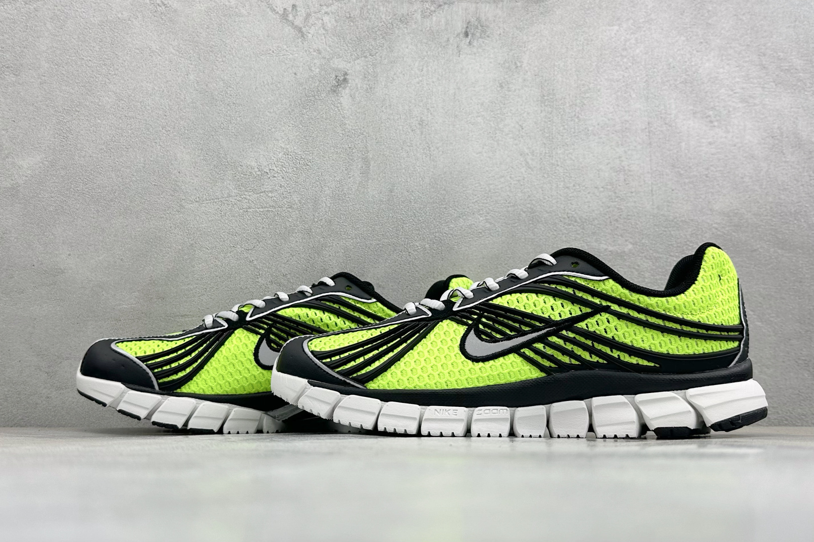 终端放店 Y版Nike Zoom Skylon 11 舒适柔软透气回弹 复古跑步鞋 网面材质看着很透气 线条的设计很有 终端放店 Y版Nike Zoom Skylon 11 舒适柔软透气回弹 复古跑步鞋 网面材质看着很透气 线条的设计很有