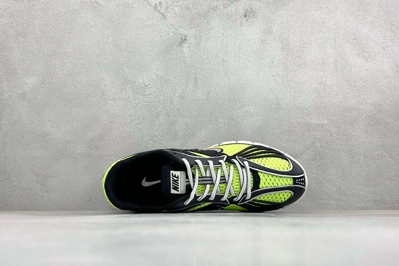 终端放店 Y版Nike Zoom Skylon 11 舒适柔软透气回弹 复古跑步鞋 网面材质看着很透气 线条的设计很有 终端放店 Y版Nike Zoom Skylon 11 舒适柔软透气回弹 复古跑步鞋 网面材质看着很透气 线条的设计很有