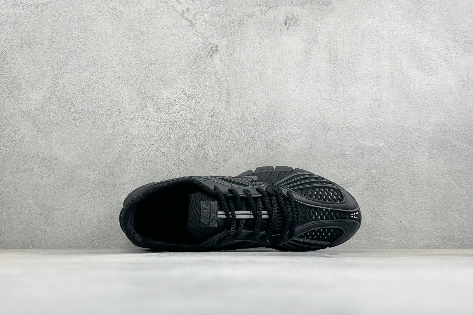 终端放店 Y版Nike Zoom Skylon 11 舒适柔软透气回弹 复古跑步鞋 网面材质看着很透气 线条的设计很有 终端放店 Y版Nike Zoom Skylon 11 舒适柔软透气回弹 复古跑步鞋 网面材质看着很透气 线条的设计很有