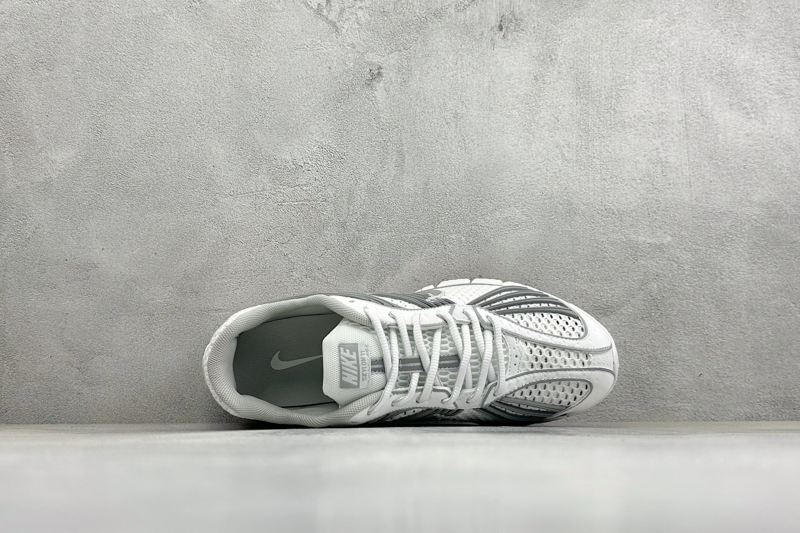 Y版Nike Zoom Skylon 11 舒适柔软透气回弹 复古跑步鞋 网面材质看着很透气 线条的设计很有复古感 分割