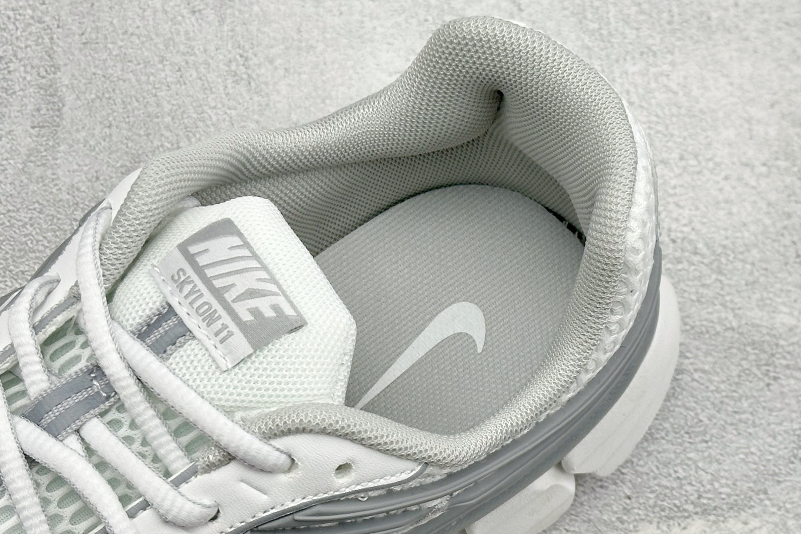 Y版Nike Zoom Skylon 11 舒适柔软透气回弹 复古跑步鞋 网面材质看着很透气 线条的设计很有复古感 分割