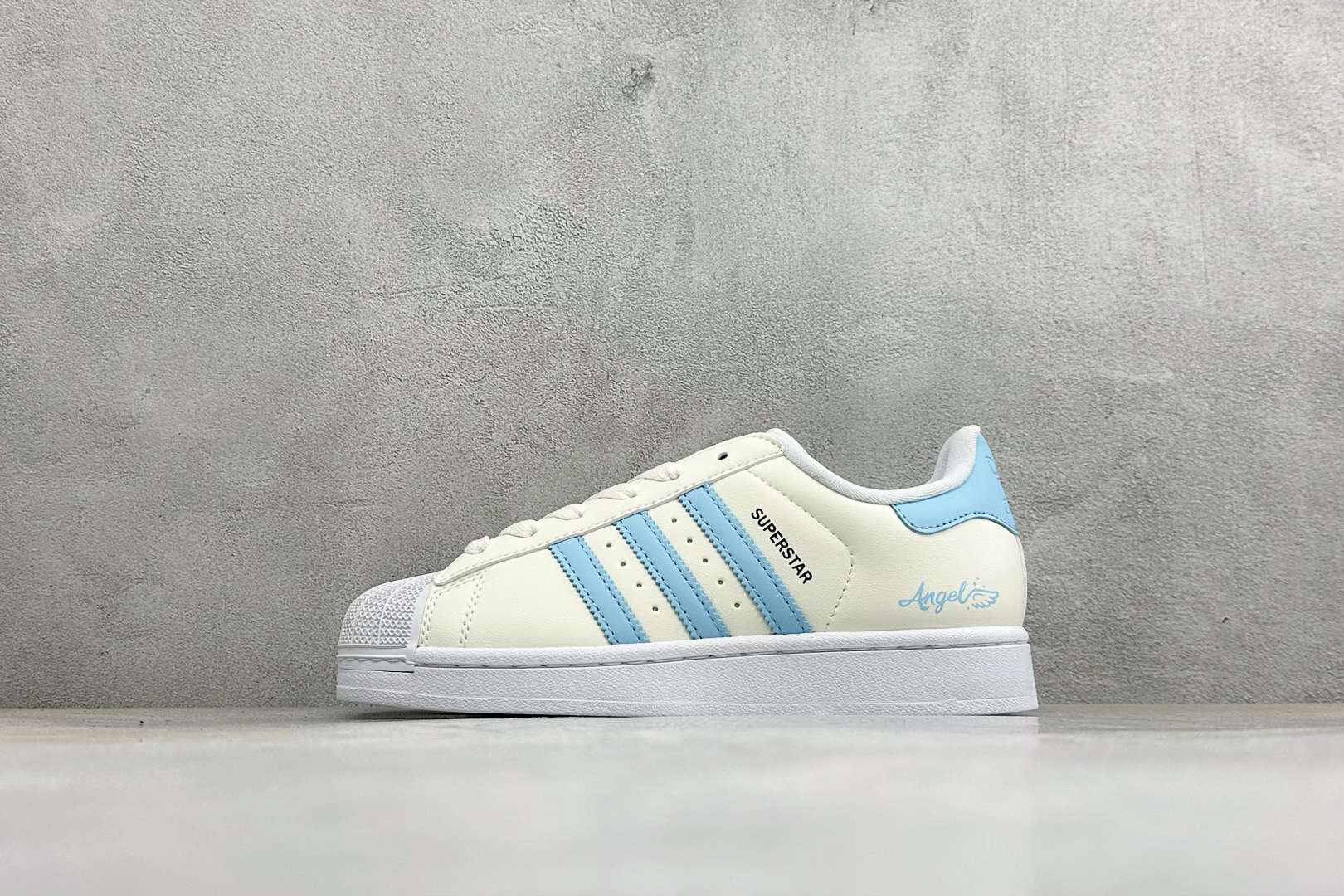 AD Originals Superstar 贝壳头板鞋 采用全新头层拼接皮革材质 后跟采用特色3D立体印字 渠道正品订
