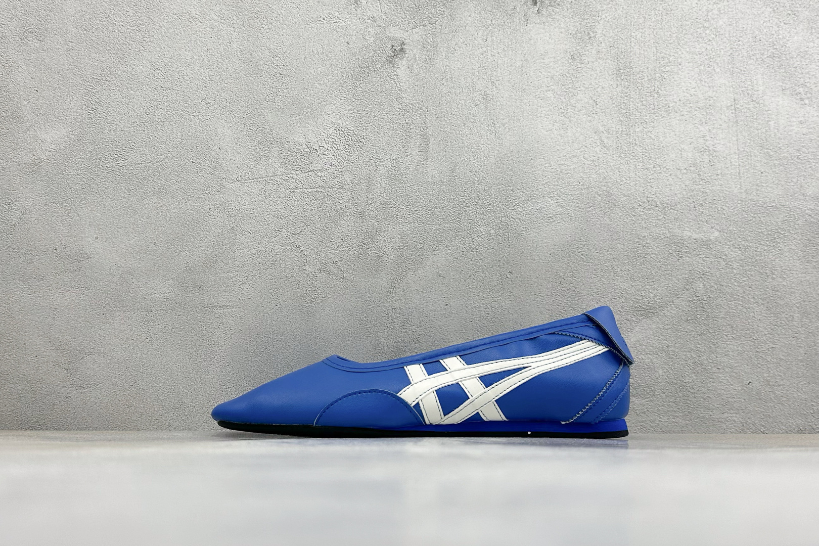 HY版Onitsuka Tiger Gymnarina 鬼塚虎时尚芭蕾风玛丽珍鞋 货号：1182A704-400 尺码：