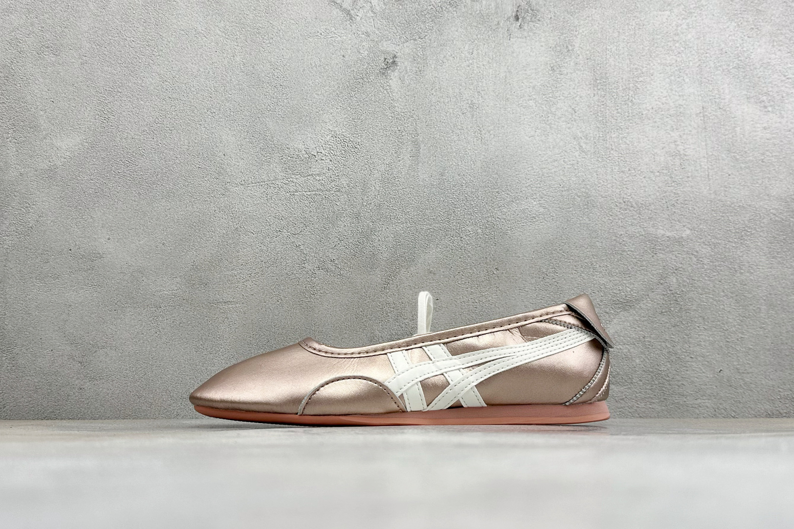 HY版Onitsuka Tiger Gymnarina 鬼塚虎时尚芭蕾风玛丽珍鞋 货号：1182A754-700 尺码：