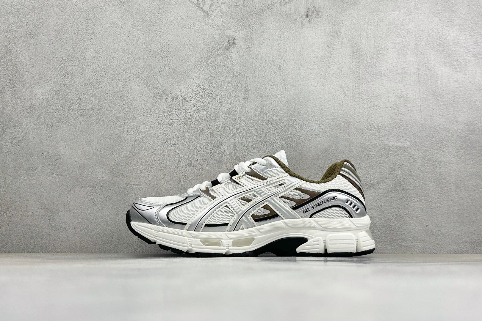 XM版Asics Gel-Stratus Mc系列 亚瑟士 低帮轻量缓震休闲运动跑步鞋 货号: 1203B049-102
