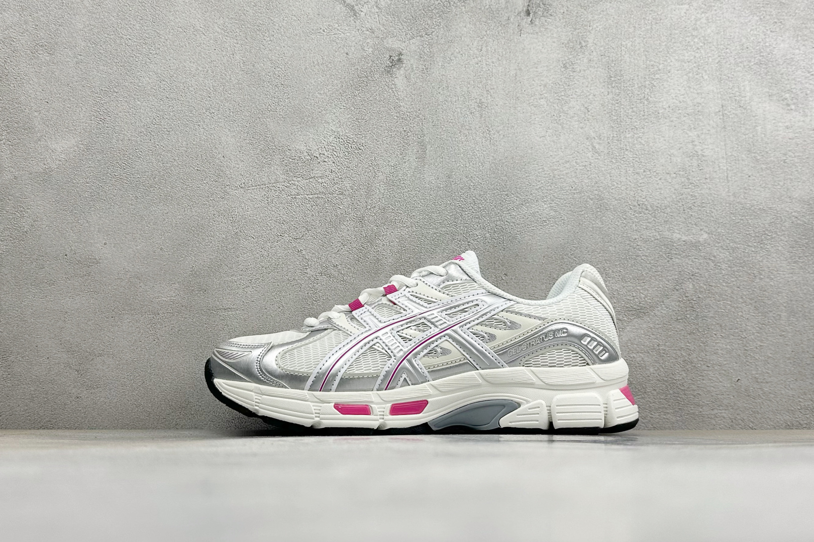XM版Asics Gel-Stratus Mc系列 亚瑟士 低帮轻量缓震休闲运动跑步鞋 货号: 1203B049-101