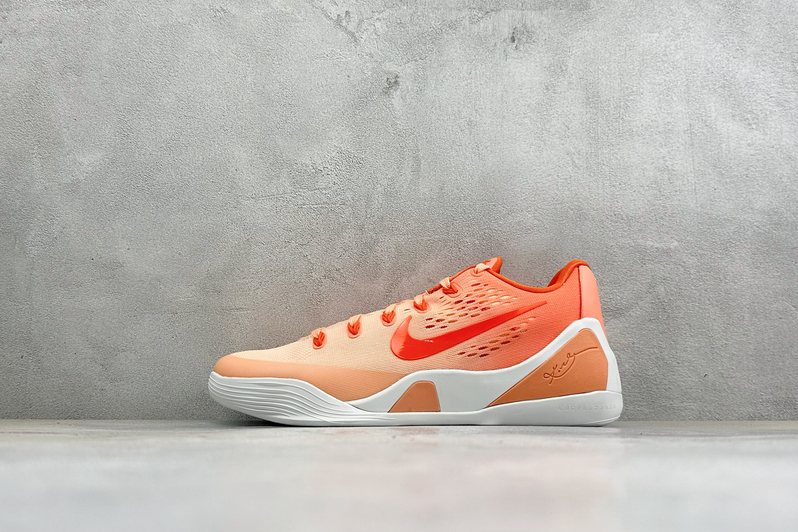 灭世Nike Kobe 9 Stitches Low 科比9代 实战篮球鞋 #原楦打造灵动版型 鞋头腰身后跟 360°无