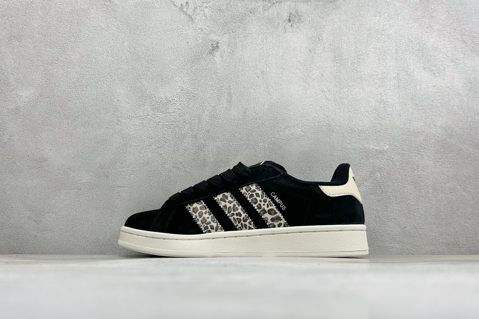 ST福利 Adidas Originals Campus 00s 学院系列 面包风经典复古低帮百搭休闲运动板鞋 货号: 